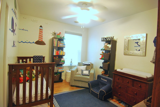 941 West Gordon Terrace, Unit 1E Chicago, IL 60613 - Photo 9 of 14 a living room with furniture