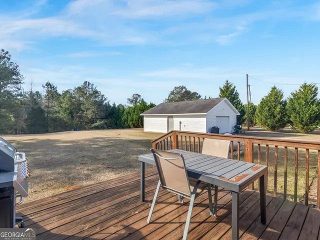 a view of a house with a garage