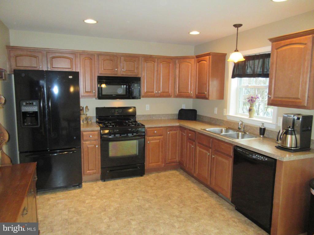 760 Wallingford Road Lititz, PA 17543 - Photo 3 of 16 a kitchen with stainless steel appliances granite countertop a refrigerator a sink dishwasher a stove and a refrigerator