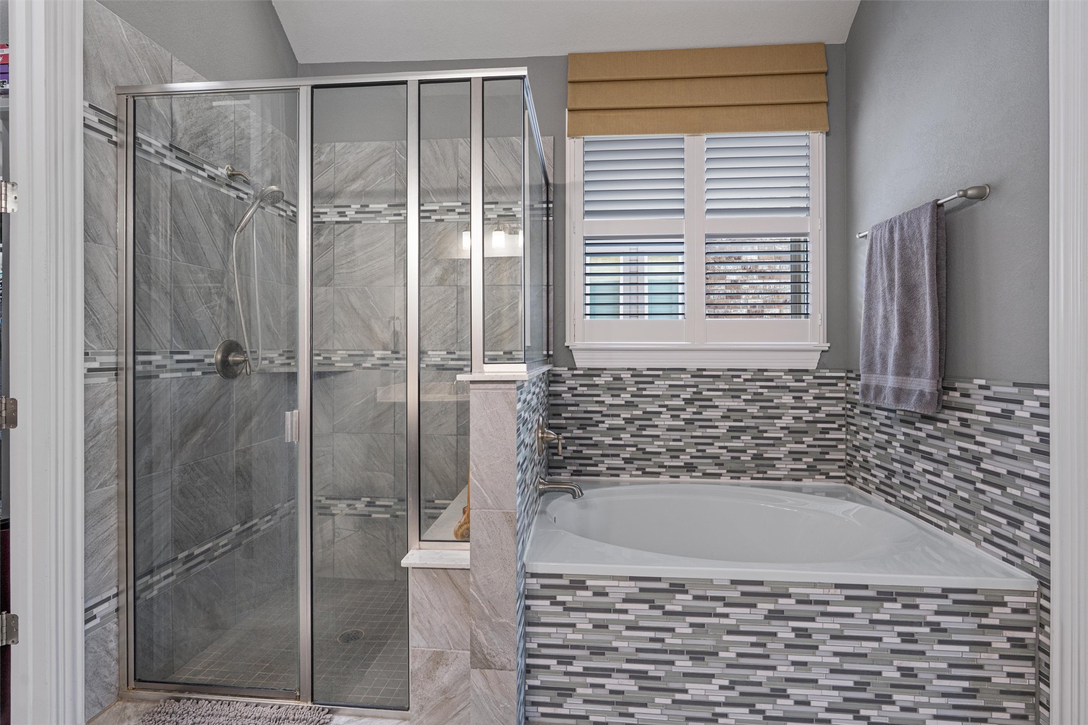 3704 Gildas Path Pflugerville, TX 78660 - Photo 15 of 32 Separate shower & garden tub
