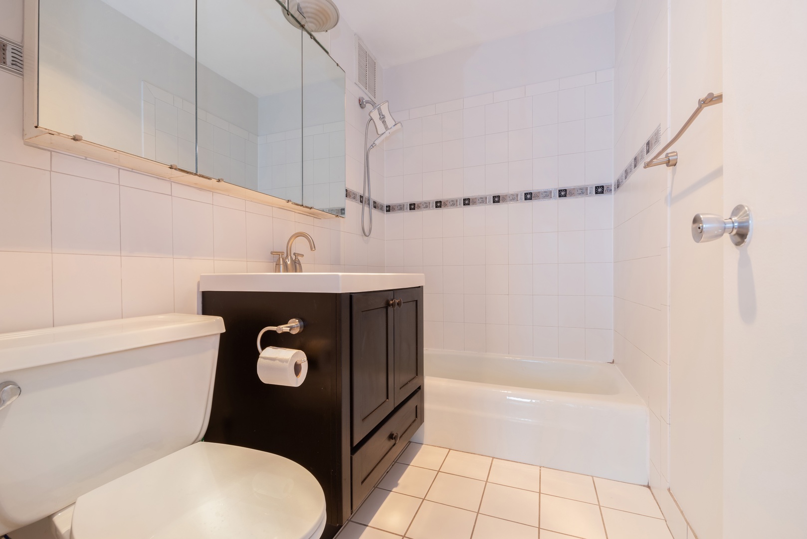 655 West Irving Park Road, Unit 1512 Chicago, IL 60613 - Photo 9 of 10
