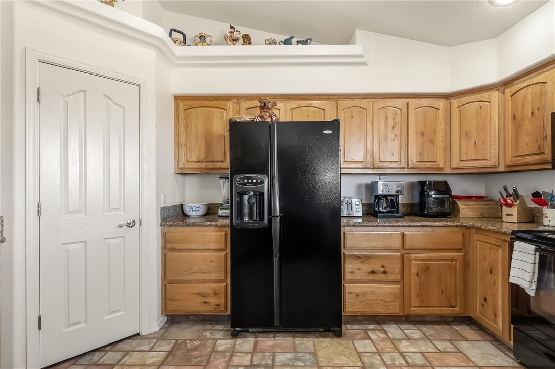 2205 East Cactus Wren Road Kingman, AZ 86409 - Photo 18 of 68 Kitchen