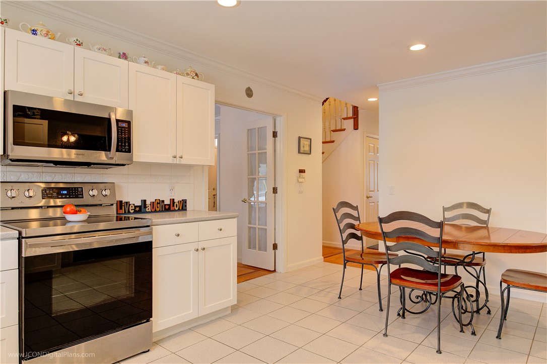 176 Poppasquash Road Bristol, RI 02809 - Photo 5 of 46 Gallery Image 5