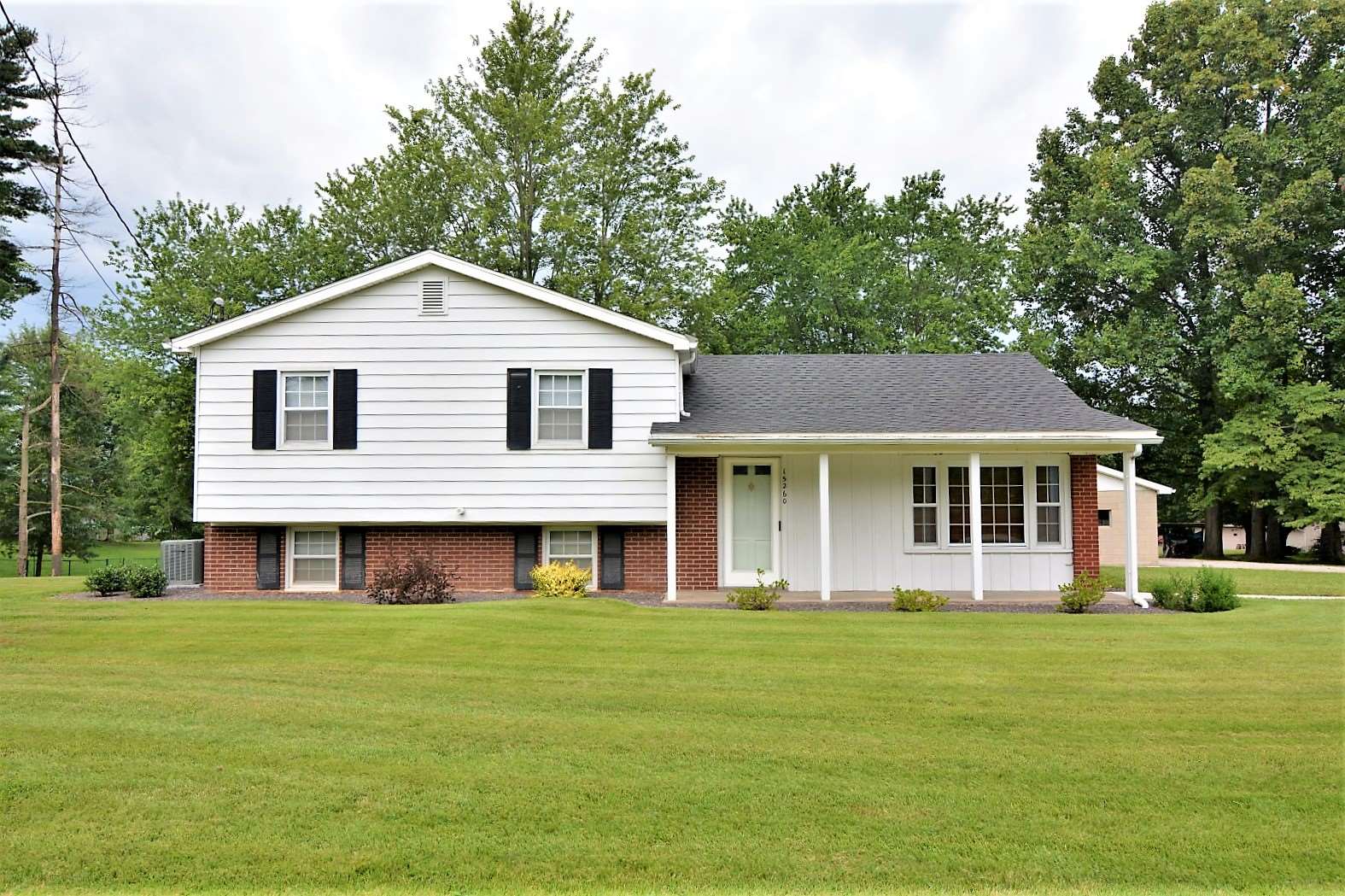 15260 Old State Road Evansville, IN 47725 - Photo 1 of 24 Gallery Image 1