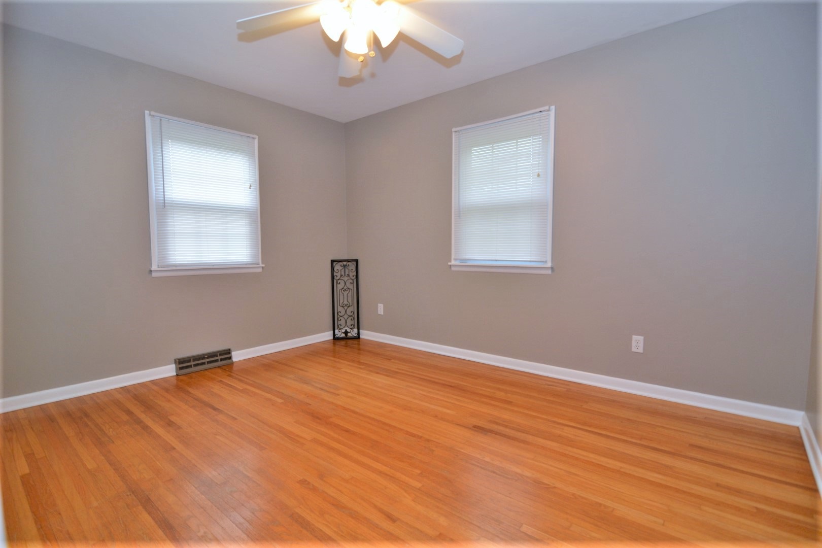 15260 Old State Road Evansville, IN 47725 - Photo 10 of 24 Gallery Image 10