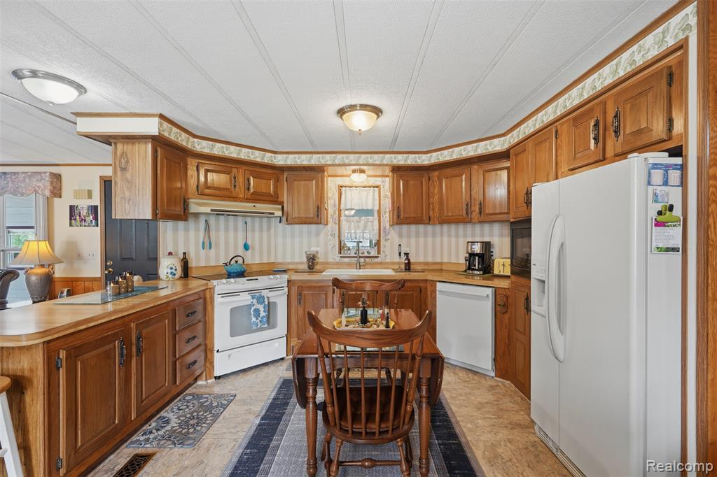 2689 Chickadee Street Rochester Hills, MI 48309 - Photo 6 of 27