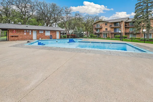 $170,000 | 14016 Waterbury Drive, Unit 1404, Crestwood, IL 60418