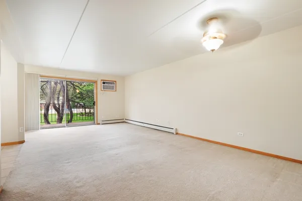 $170,000 | 14016 Waterbury Drive, Unit 1404, Crestwood, IL 60418
