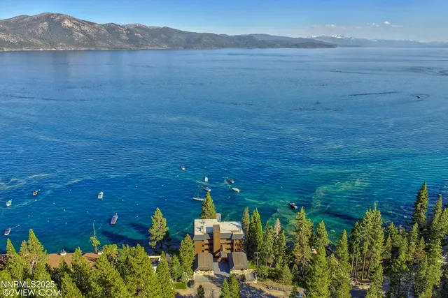 a view of a livingroom with furniture