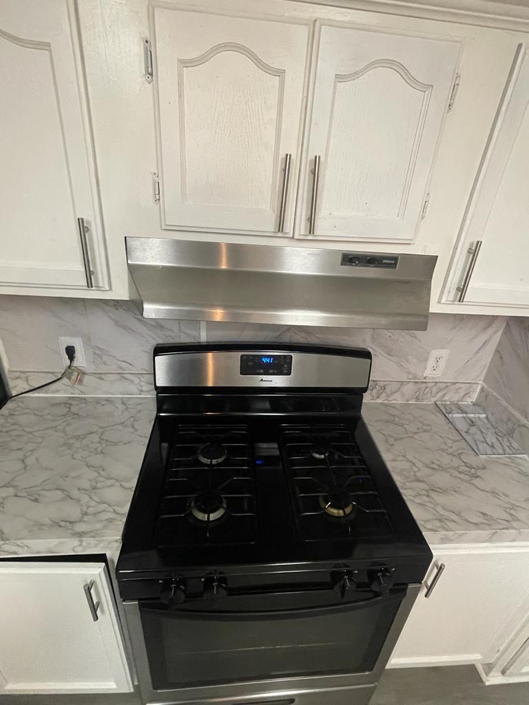 99 Partridge Lane Beecher, IL 60401 - Photo 8 of 22 a stove top oven sitting inside of a kitchen
