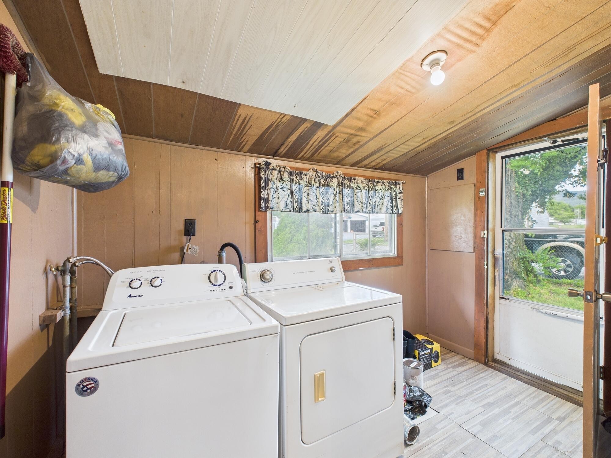 174 East Jackson Avenue Spring City, TN 37381 - Photo 13 of 28 a utility room with dryer and washer
