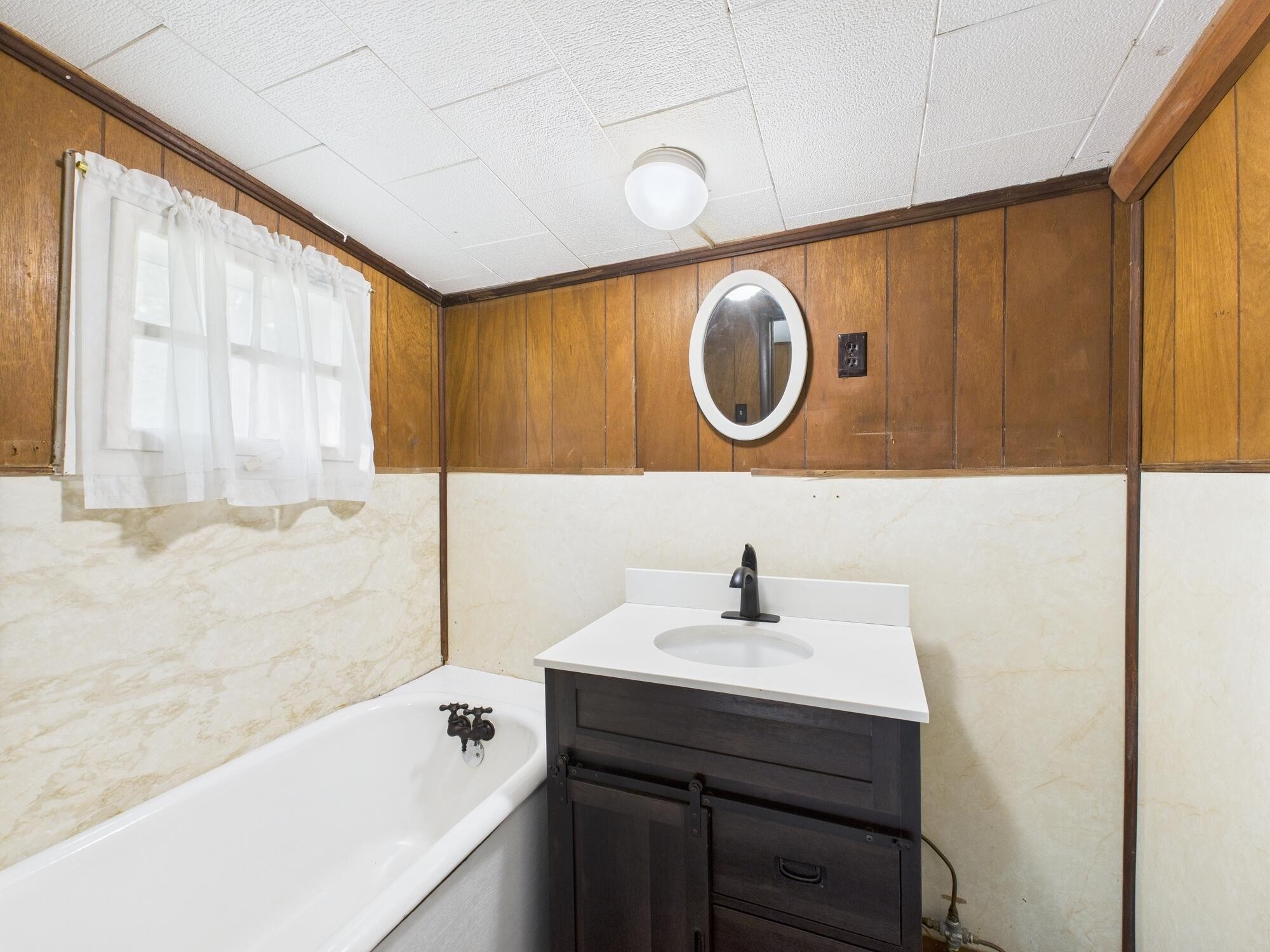 174 East Jackson Avenue Spring City, TN 37381 - Photo 18 of 28 a bathroom with a sink a bathtub and a window
