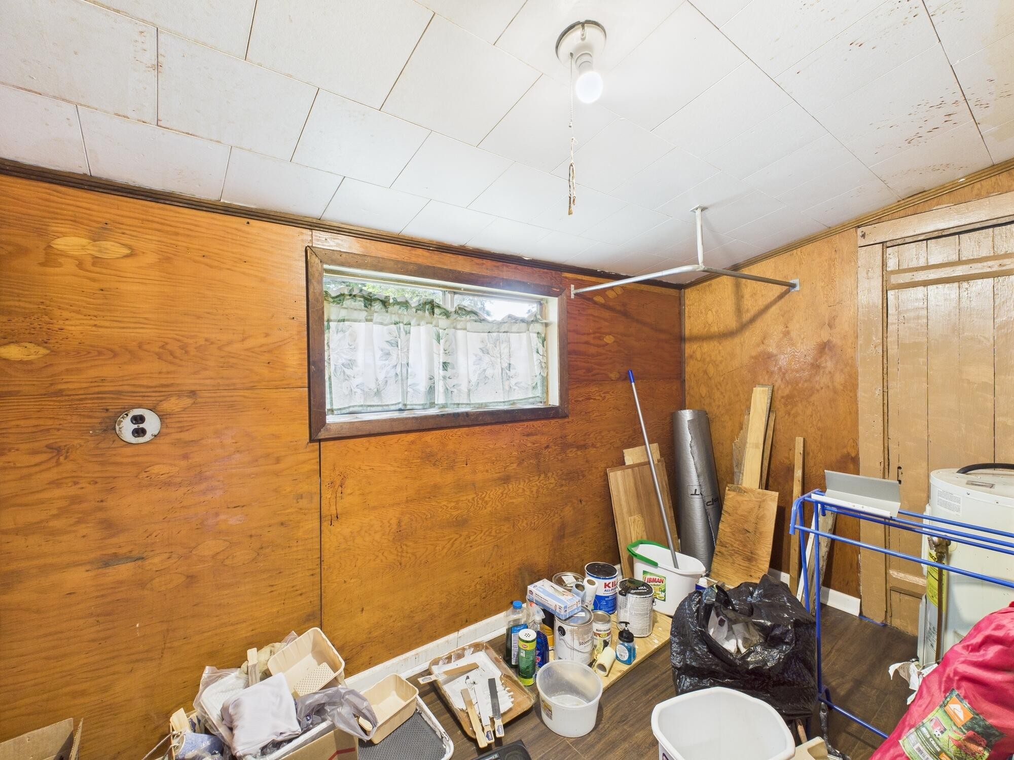 174 East Jackson Avenue Spring City, TN 37381 - Photo 23 of 28 a bathroom with a sink mirror and a shower