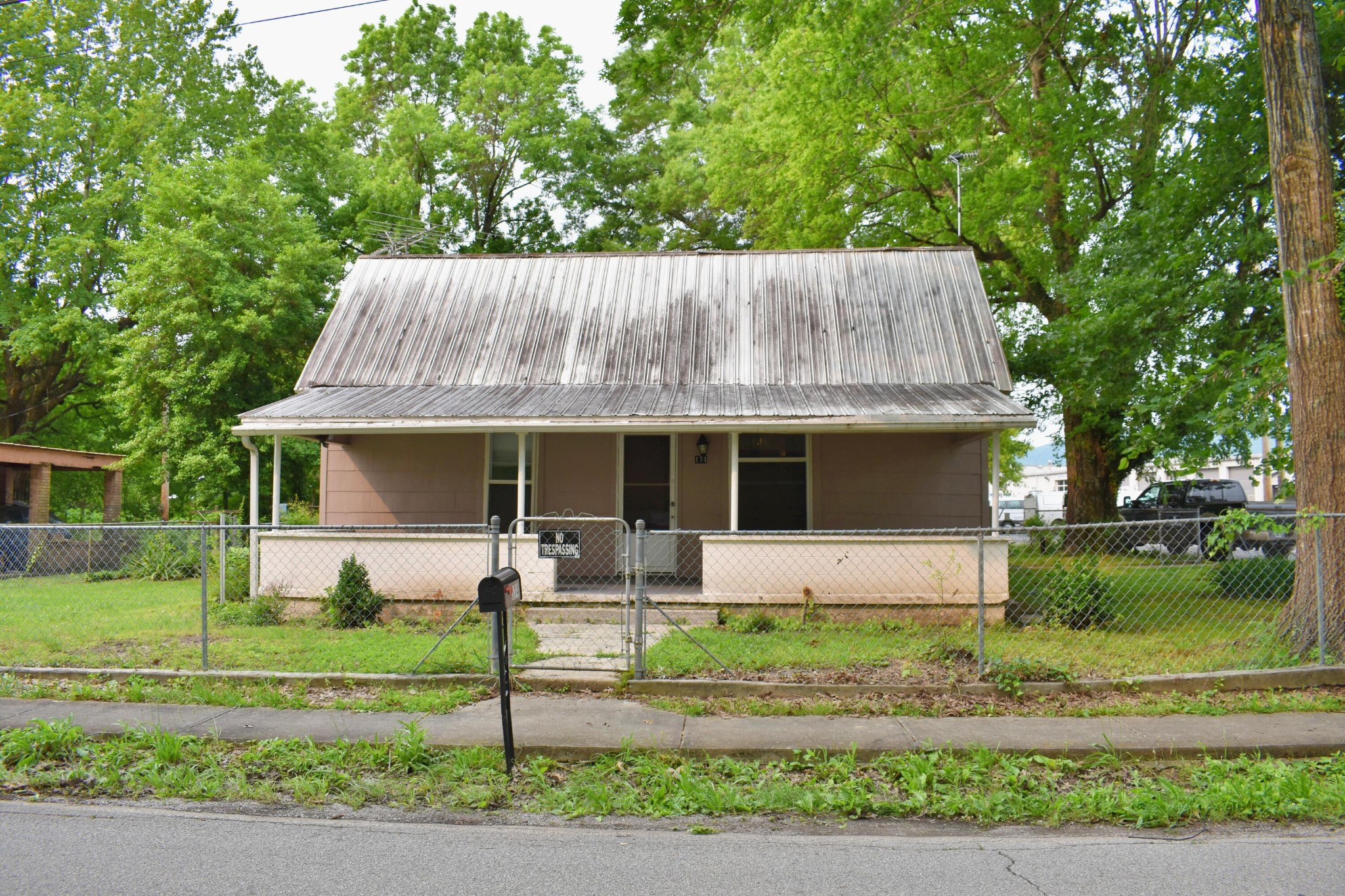 174 East Jackson Avenue Spring City, TN 37381 - Photo 24 of 28 a front view of a house with a yard table and chairs