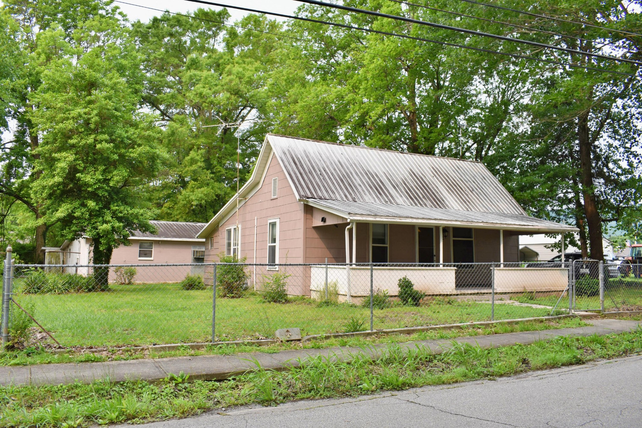174 East Jackson Avenue Spring City, TN 37381 - Photo 25 of 28 a front view of a house with a garden
