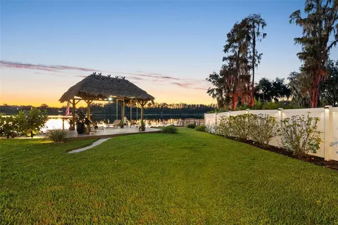 a view of a palm trees front of house