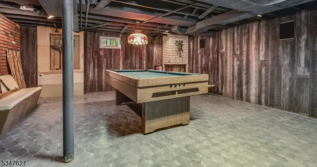 a view of a storage & utility room