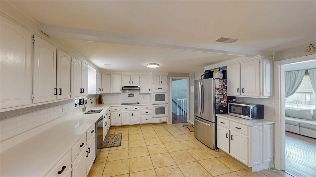 11 Lansing Road Lynn, MA 01904 - Photo 8 of 29