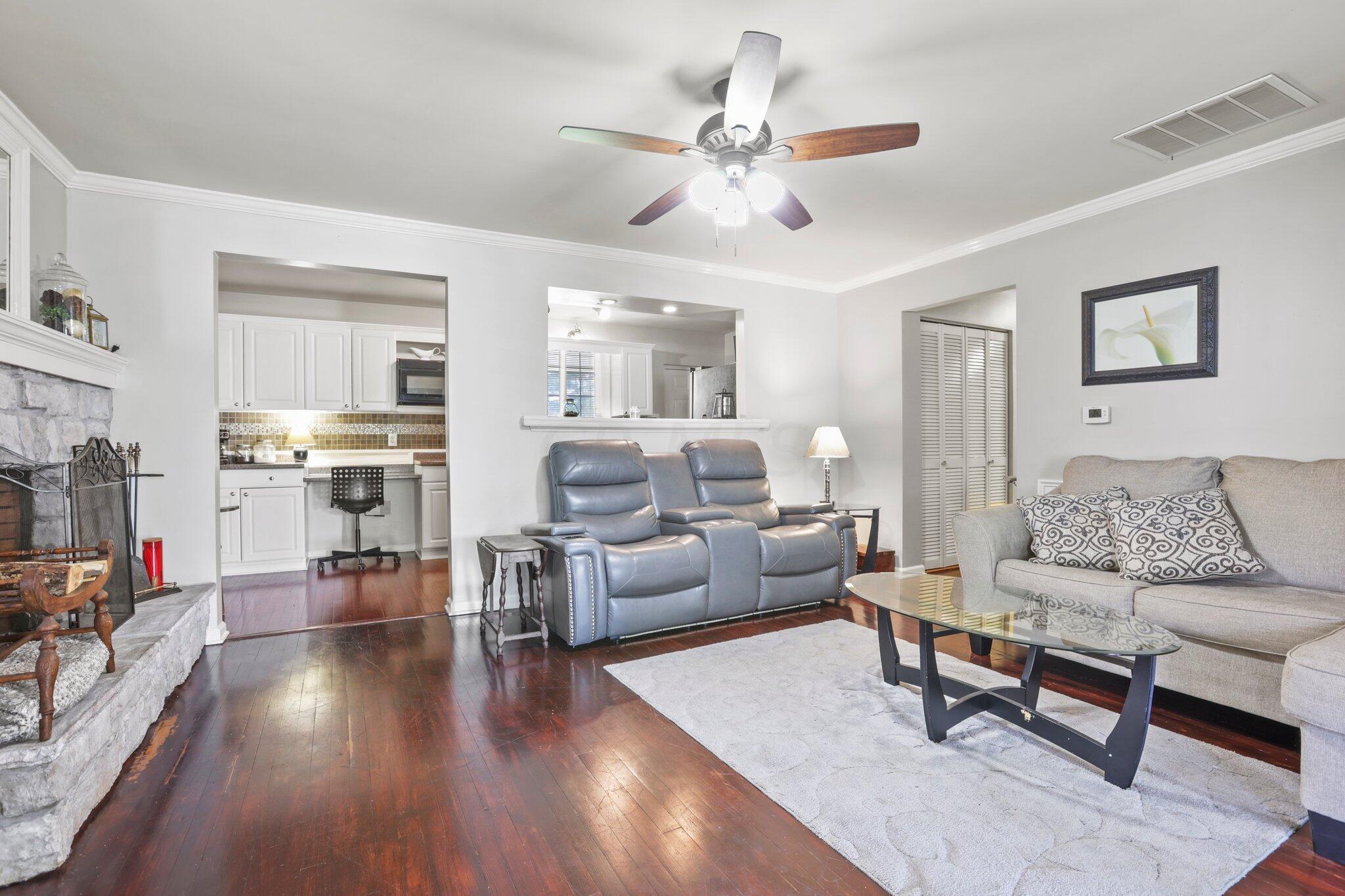 5575 Broadview Road Columbus, OH 43230 - Photo 20 of 66 Family Room