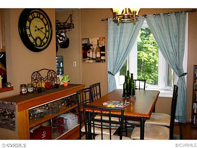 9112 East Patrick Henry Road Ashland, VA 23005 - Photo 4 of 11 Dining Room - Laminate floor, bay window, open to