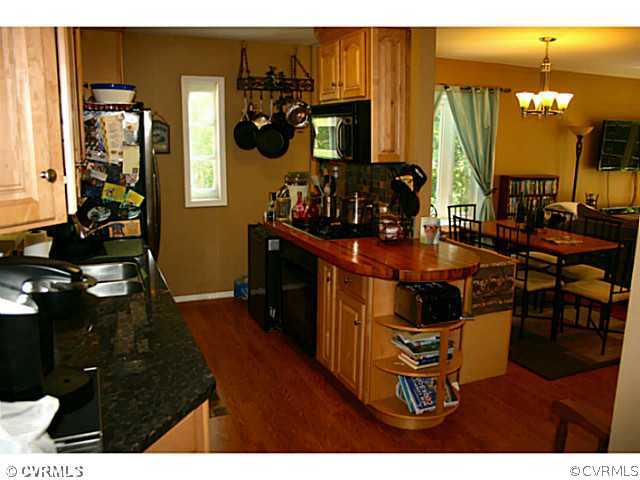9112 East Patrick Henry Road Ashland, VA 23005 - Photo 5 of 11 Kitchen - Stainless steel appliances, glass cabine