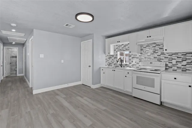 $1,250 | 308 Marshall Alley, Angleton, TX 77515