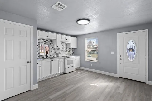 $1,250 | 308 Marshall Alley, Angleton, TX 77515