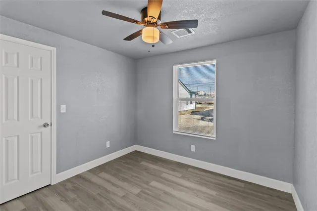 $1,250 | 308 Marshall Alley, Angleton, TX 77515