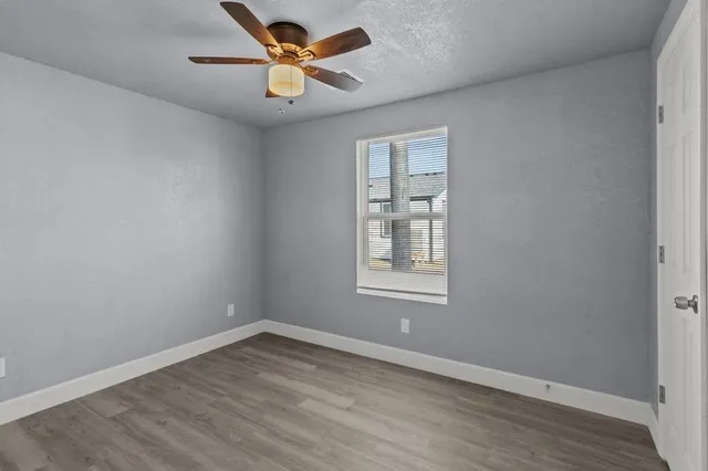 $1,250 | 308 Marshall Alley, Angleton, TX 77515