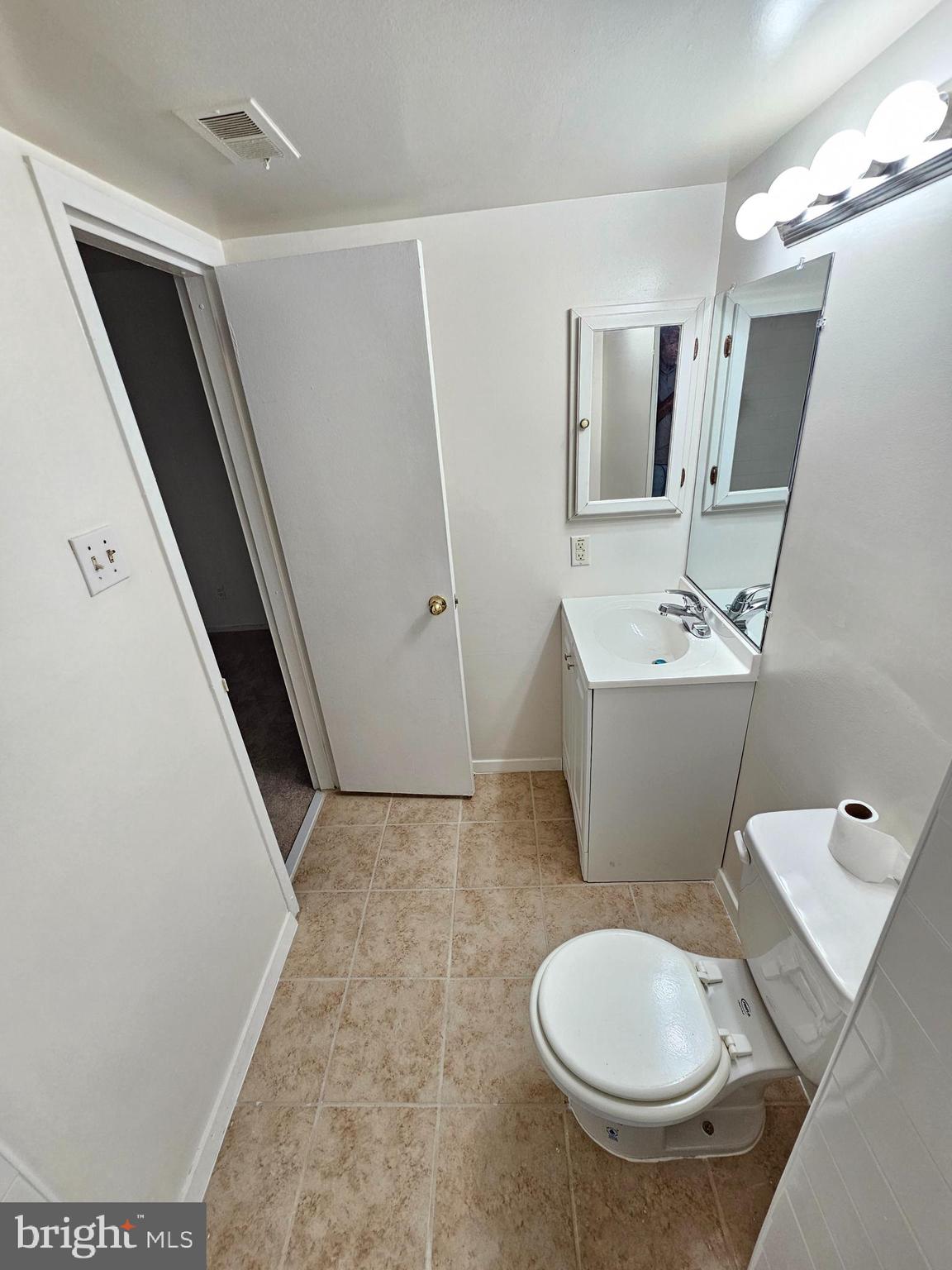 19323 Club House Road, Unit 101 Gaithersburg, MD 20886 - Photo 20 of 25 Master Bathroom