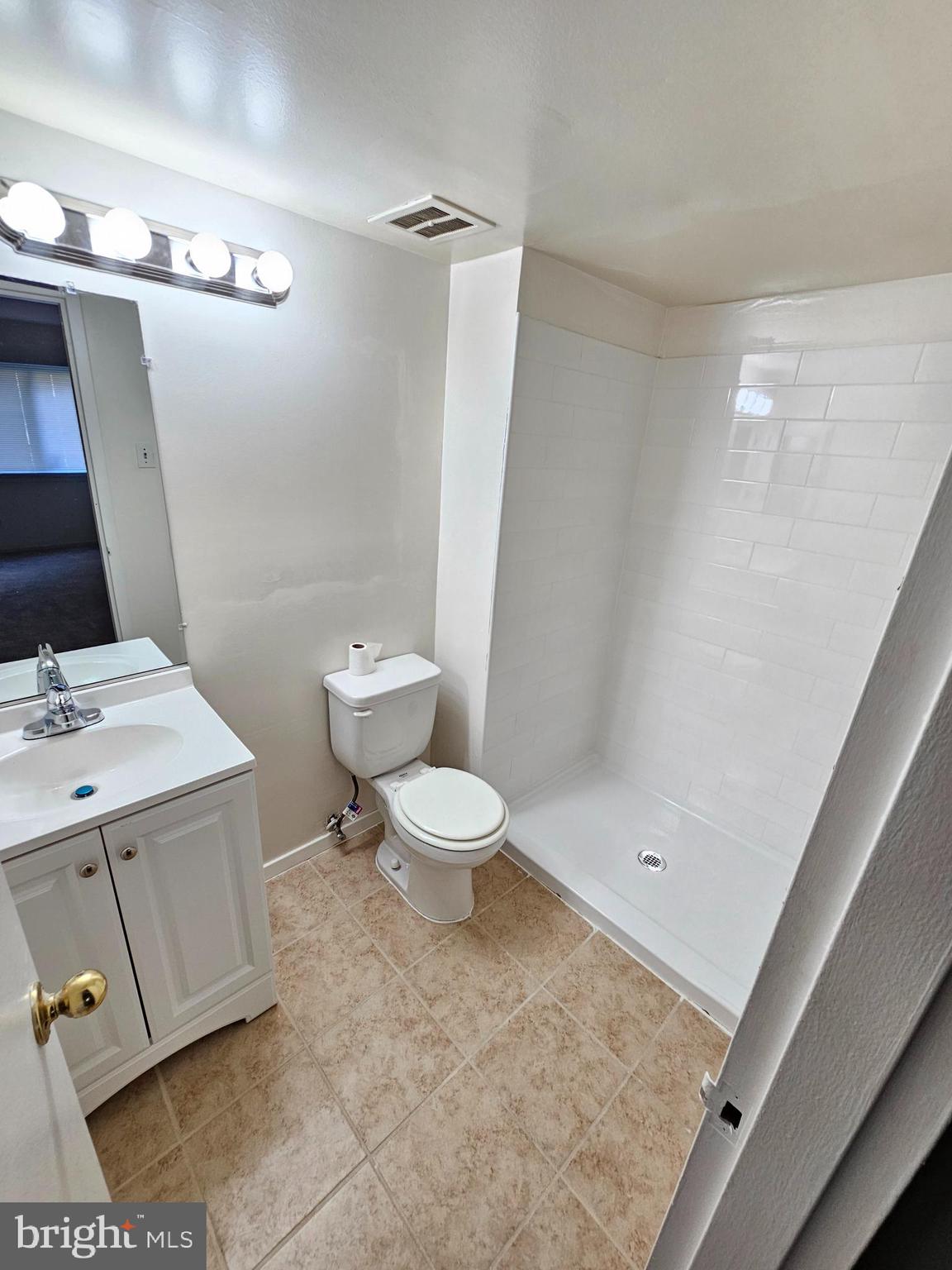 19323 Club House Road, Unit 101 Gaithersburg, MD 20886 - Photo 21 of 25 Master Bathroom