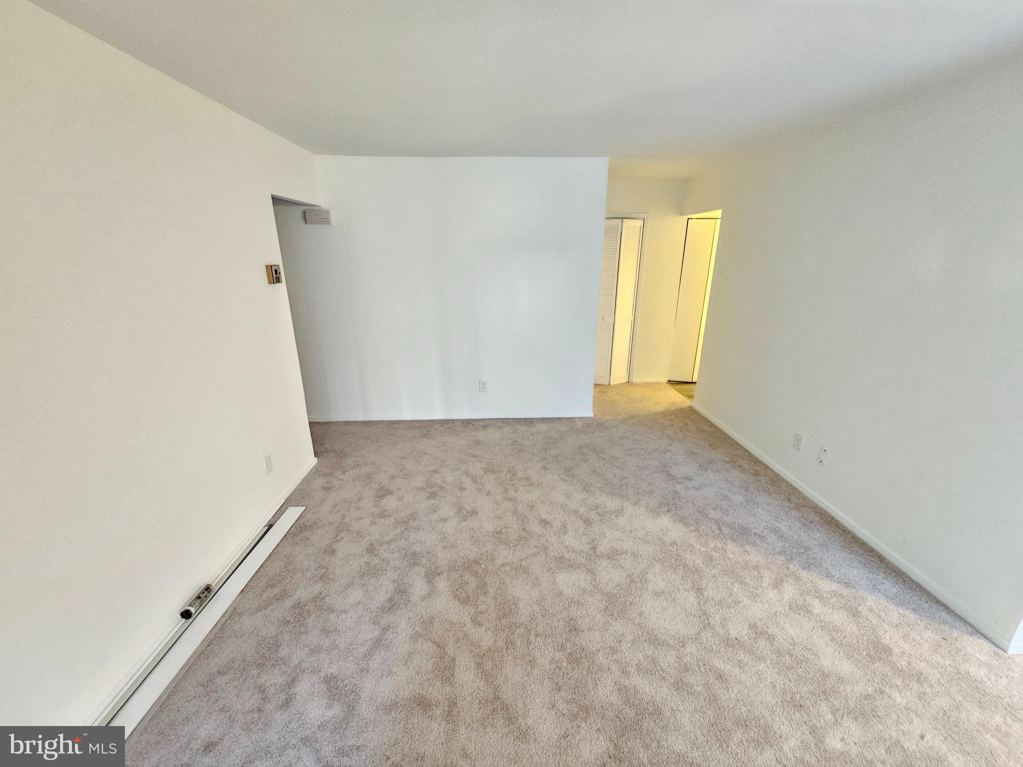 19323 Club House Road, Unit 101 Gaithersburg, MD 20886 - Photo 5 of 25 Living Room