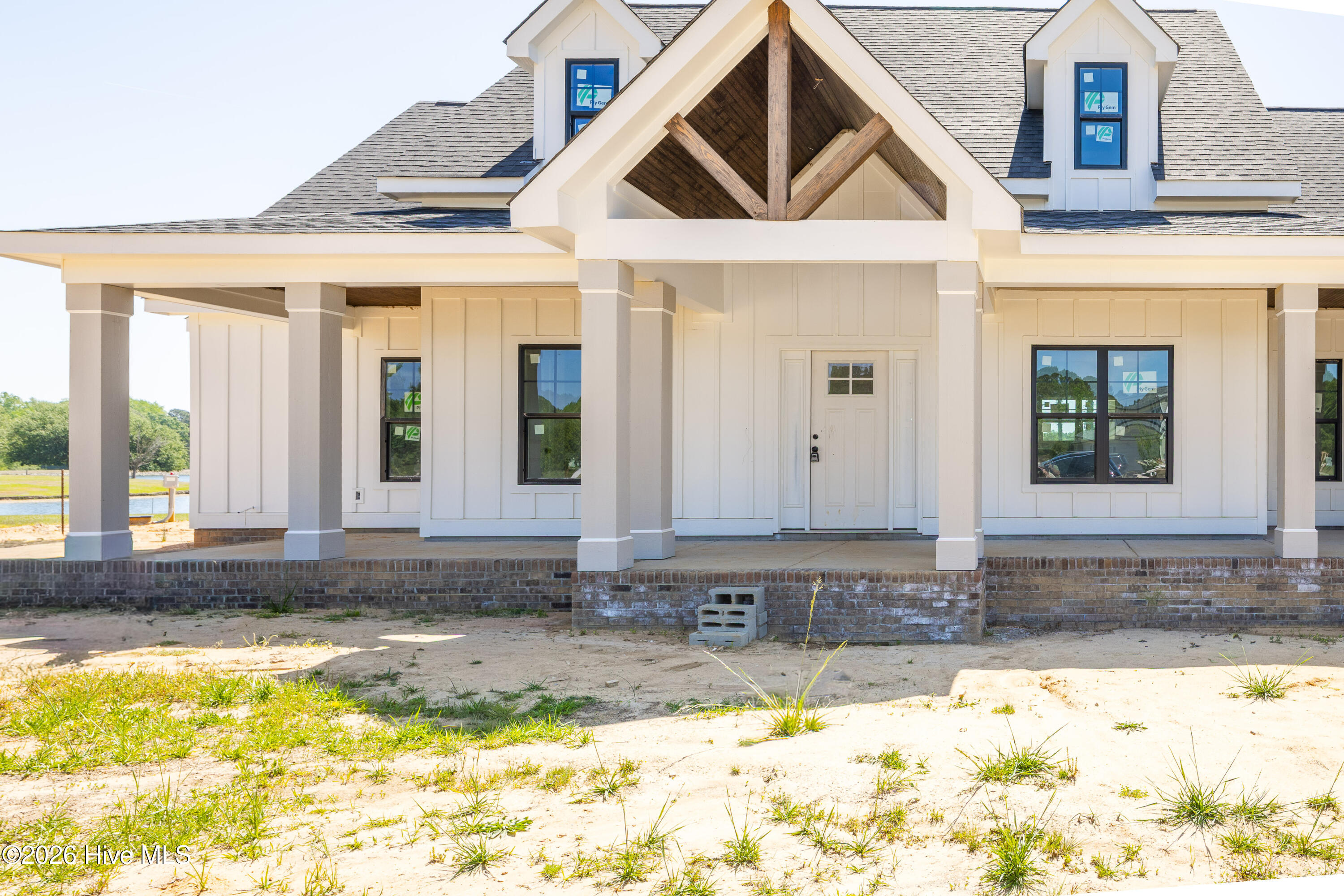170 Lake Point Lane Clinton, NC 28328 - Photo 3 of 34 170 Lake Point Ln5