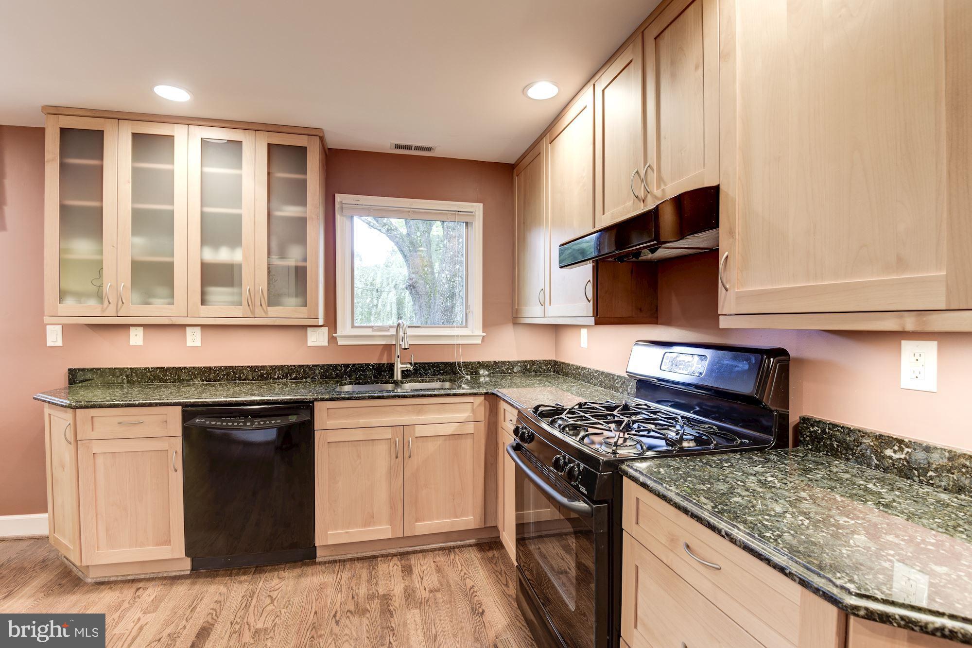 8006 New Market Road Alexandria, VA 22308 - Photo 12 of 37 Glass Panel Doors, Soft Close Drawers and Doors