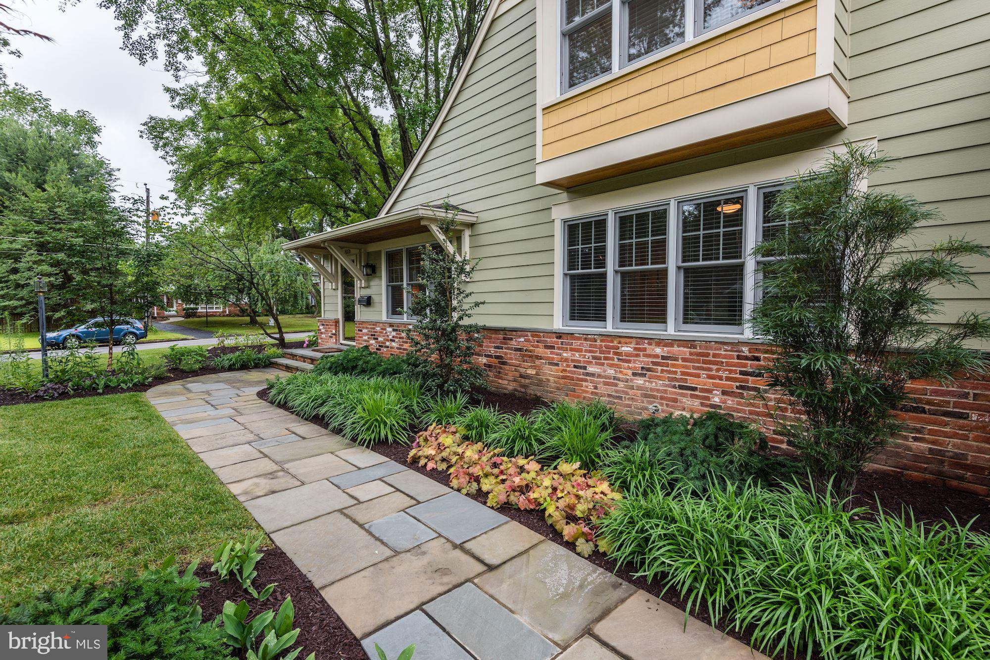 8006 New Market Road Alexandria, VA 22308 - Photo 5 of 37 Slate Walk Way to the Front Door