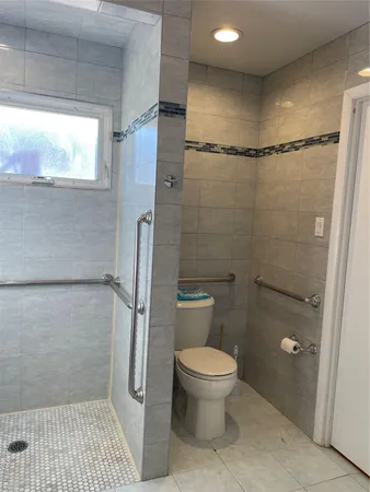 a bathroom with a toilet and a shower