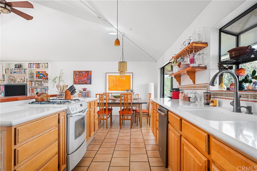 9750 Random Canyon Way Creston, CA 93432 - Photo 38 of 75