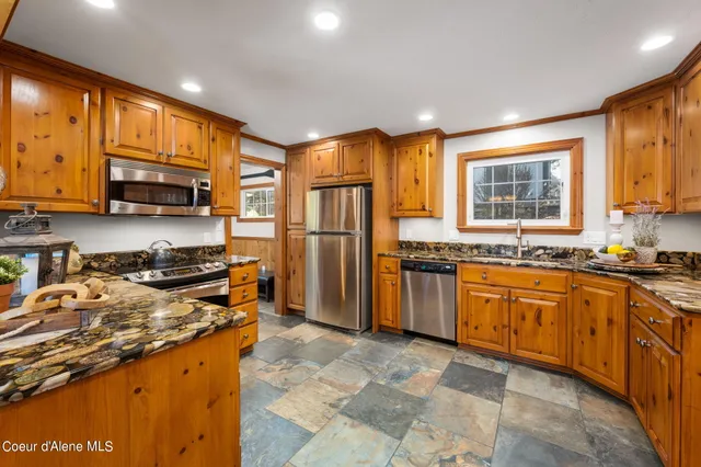 $1,225,000 | 19503 East Hayden Lake Road, Hayden, ID 83835