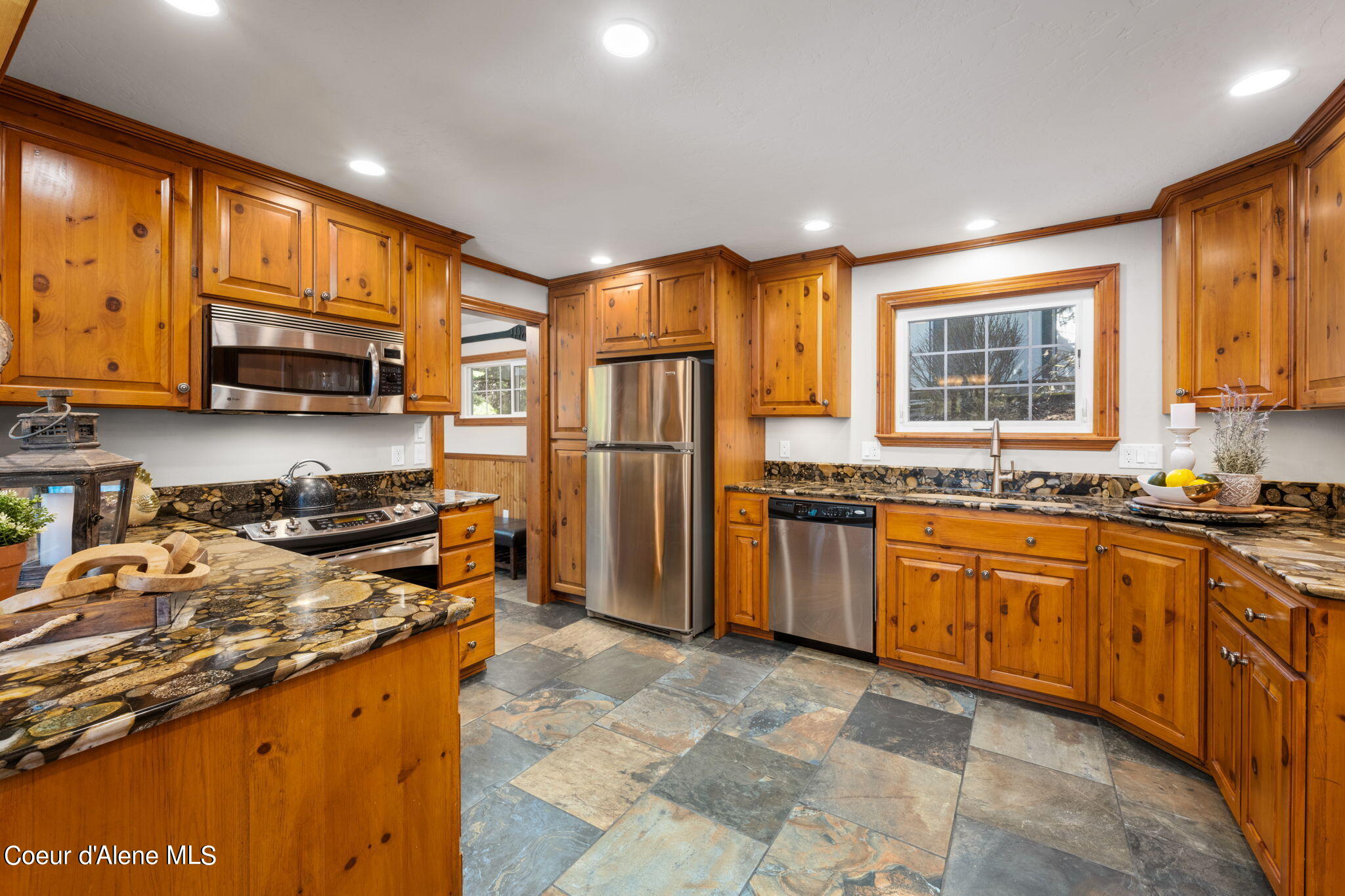 19503 East Hayden Lake Road Hayden, ID 83835 - Photo 25 of 57 Updated kitchen