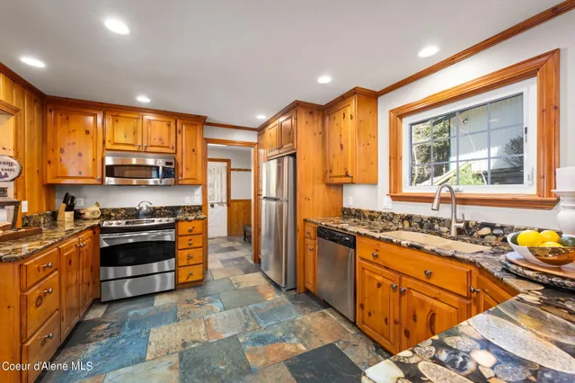 $1,225,000 | 19503 East Hayden Lake Road, Hayden, ID 83835