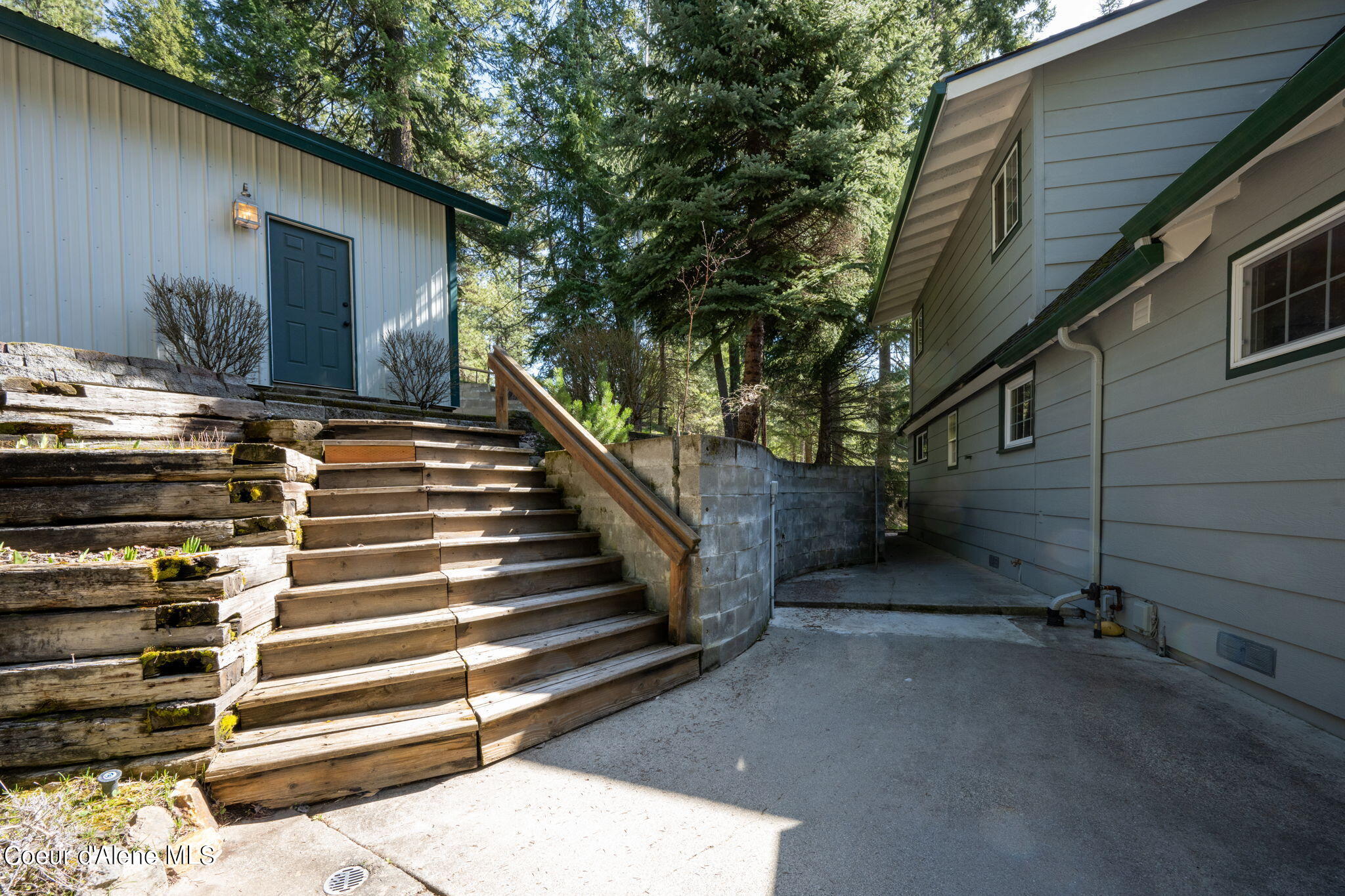 19503 East Hayden Lake Road Hayden, ID 83835 - Photo 48 of 57 entry patio