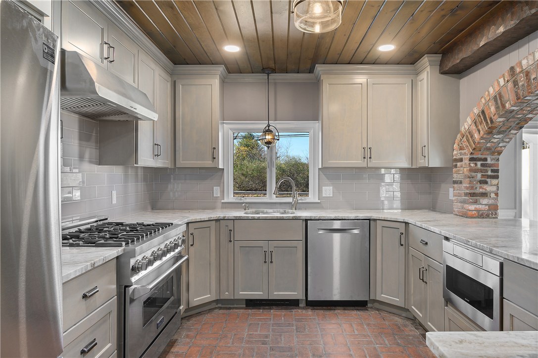 223 Reservoir Road Cumberland, RI 02864 - Photo 6 of 40