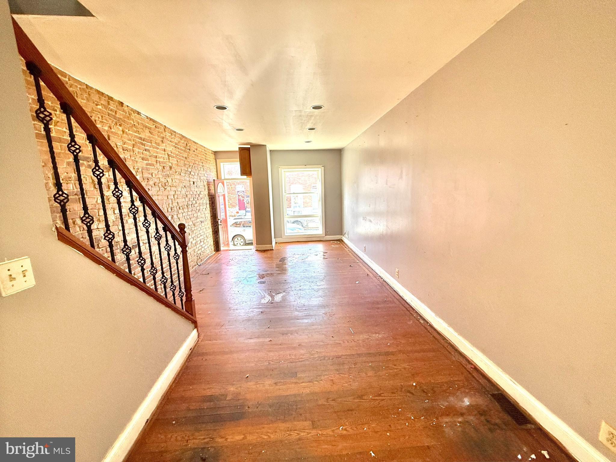 321 South Newkirk Street Baltimore, MD 21224 - Photo 3 of 8 a view of an entryway