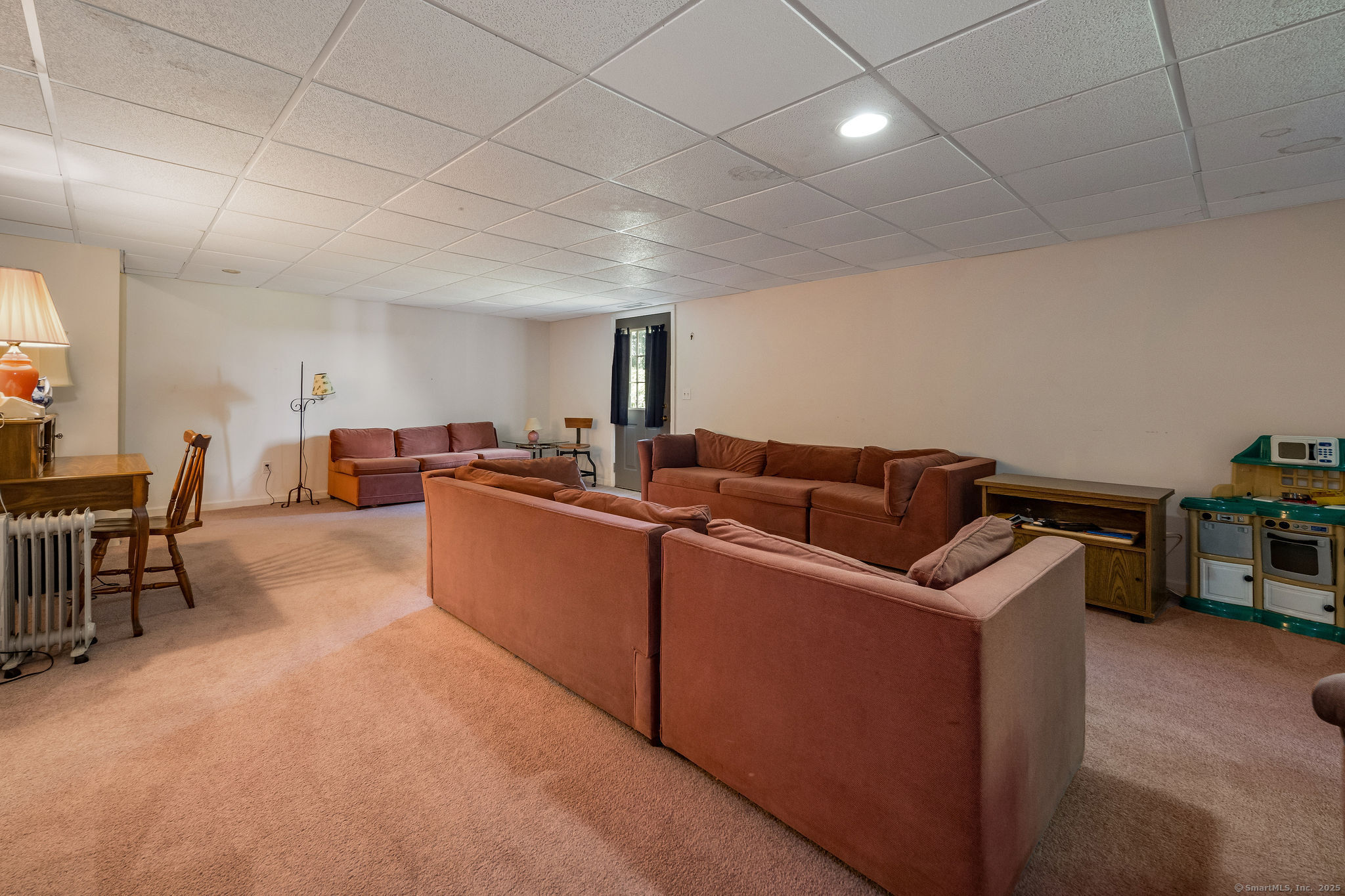40 Legend Hill Road, Unit 40 Madison, CT 06443 - Photo 19 of 29 a living room with furniture and a piano