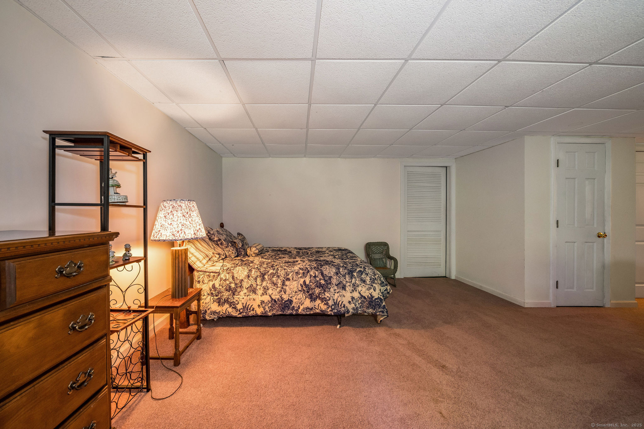 40 Legend Hill Road, Unit 40 Madison, CT 06443 - Photo 22 of 29 a bedroom with a bed and a window