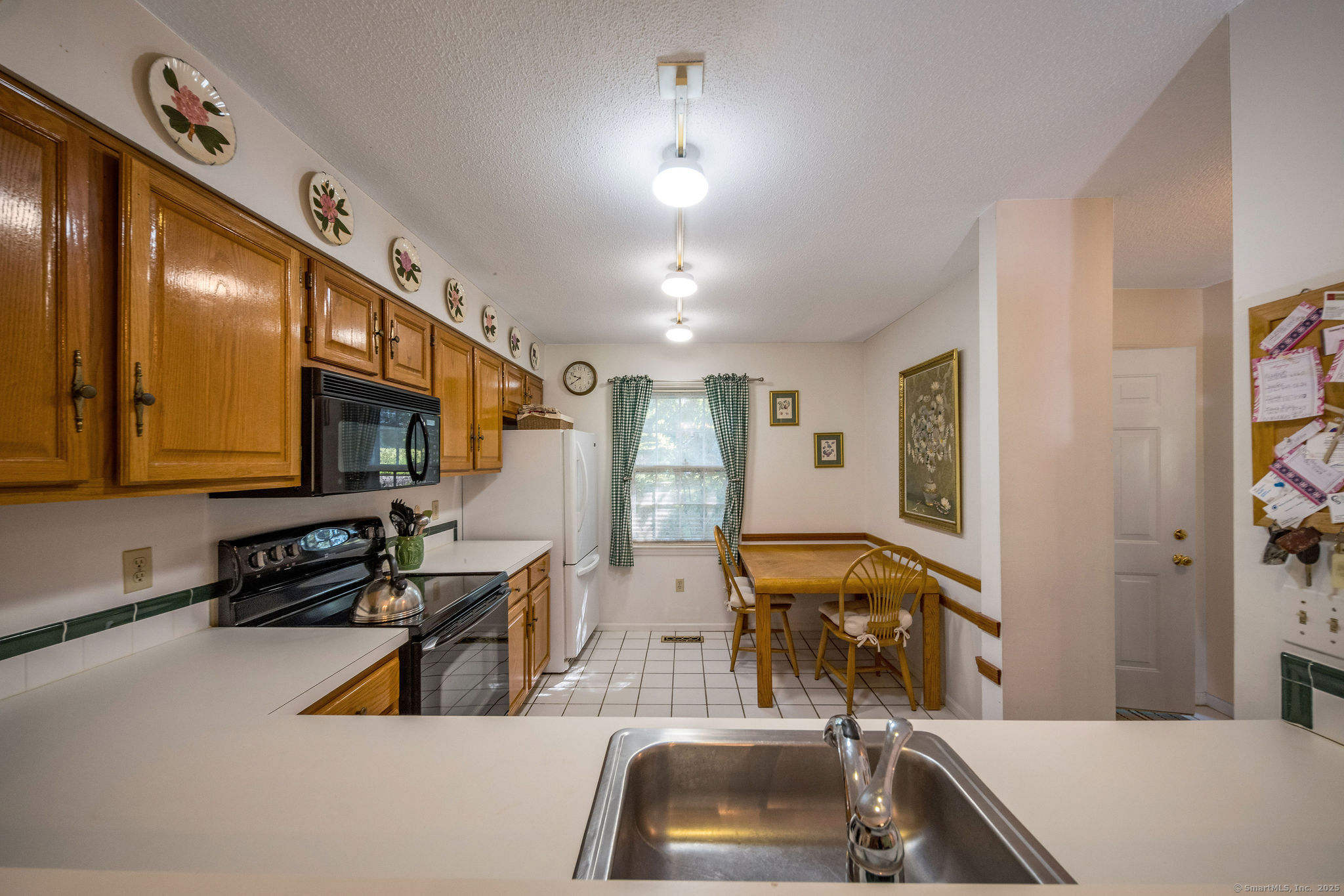 40 Legend Hill Road, Unit 40 Madison, CT 06443 - Photo 8 of 29 a view of a livingroom with furniture and a flat screen tv