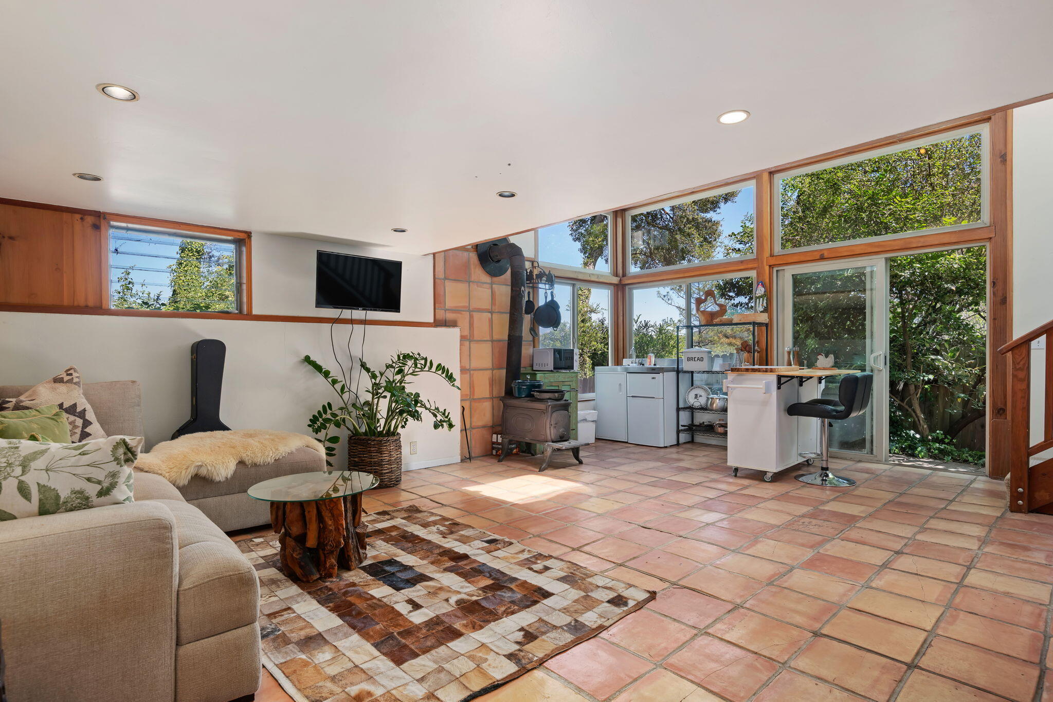 279 Rosario Park Road Santa Barbara, CA 93105 - Photo 26 of 49 Downstairs Living Area