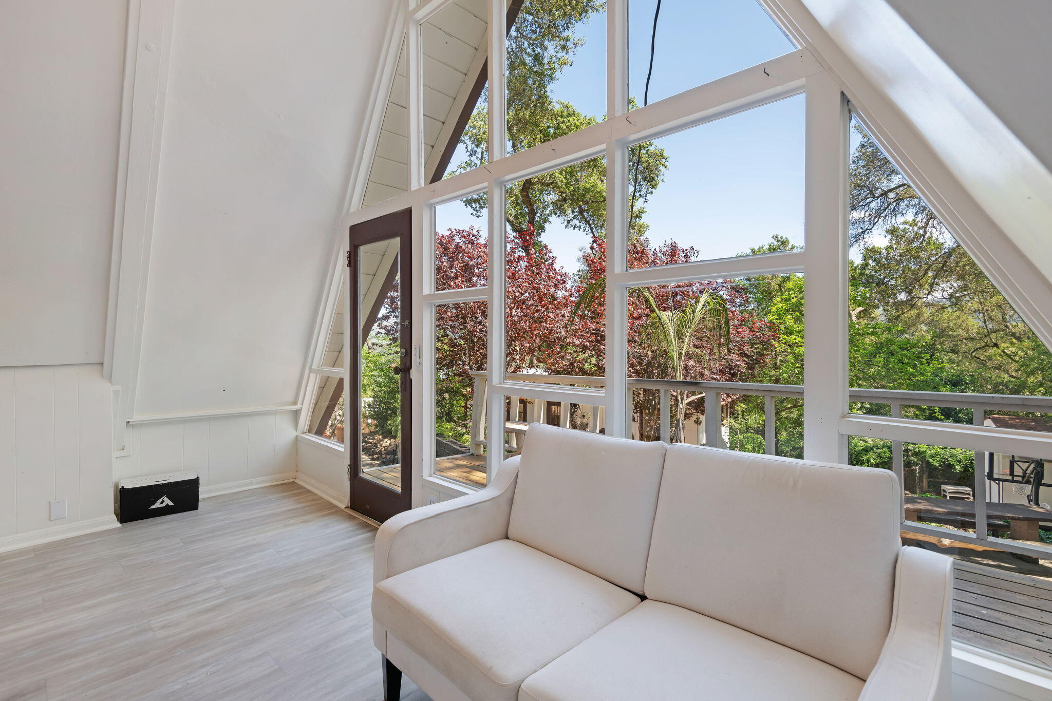 279 Rosario Park Road Santa Barbara, CA 93105 - Photo 34 of 49 Guest House - Living Area