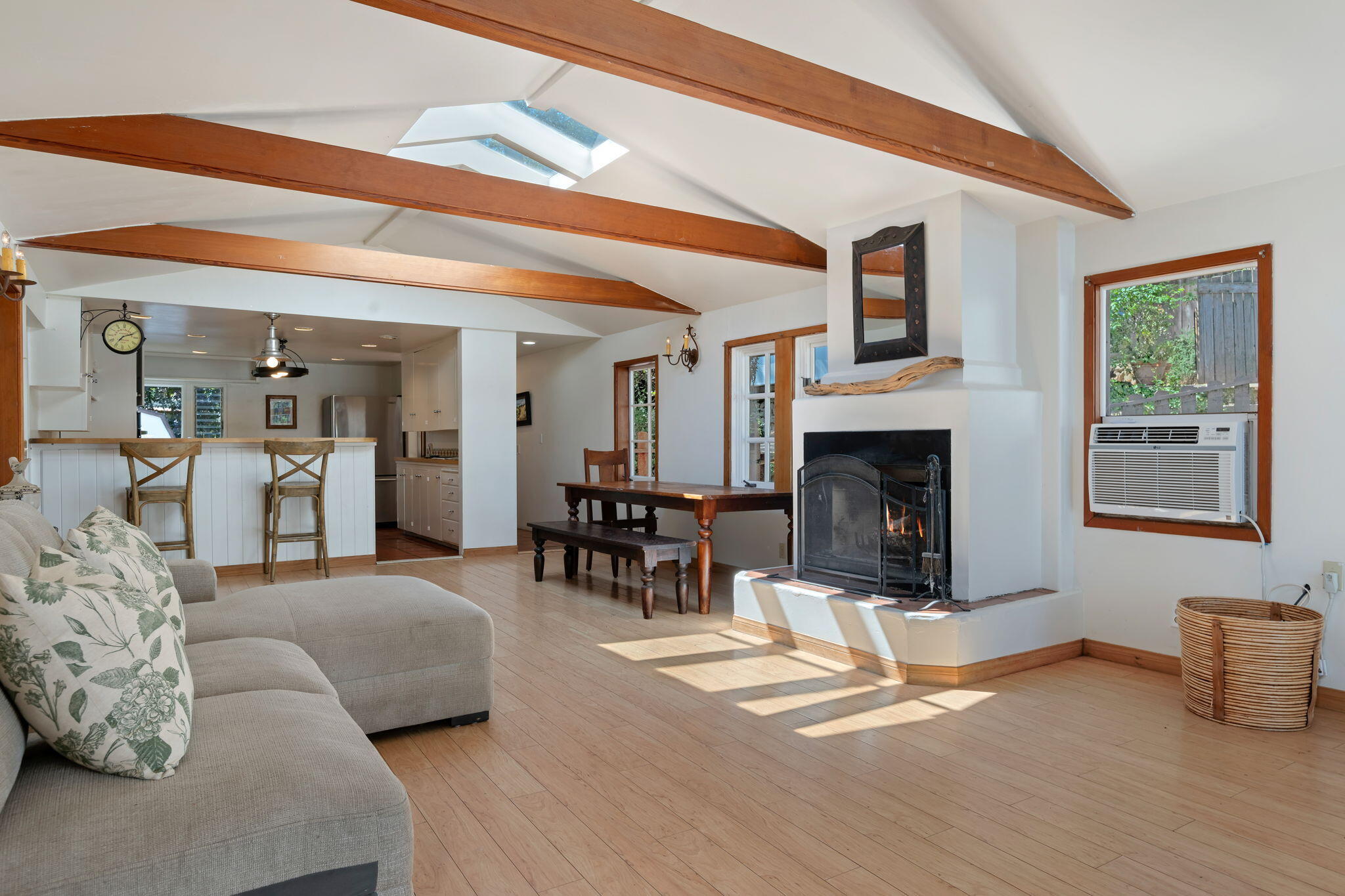 279 Rosario Park Road Santa Barbara, CA 93105 - Photo 8 of 49 Living Room
