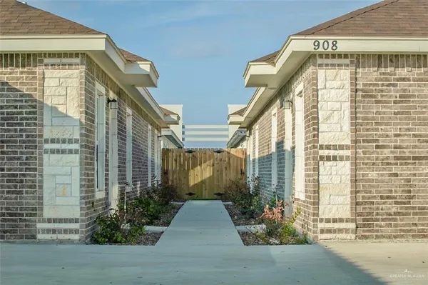 $1,050 | 908 West Kohala Avenue, Unit 1, Alton, TX 78573